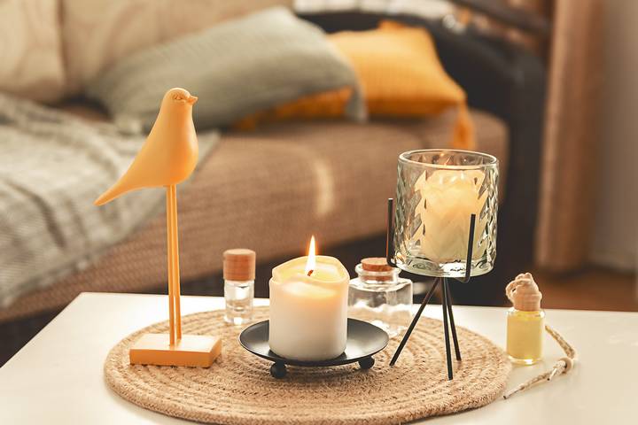 7 Candle Scents That Promote Calm - Goodnet